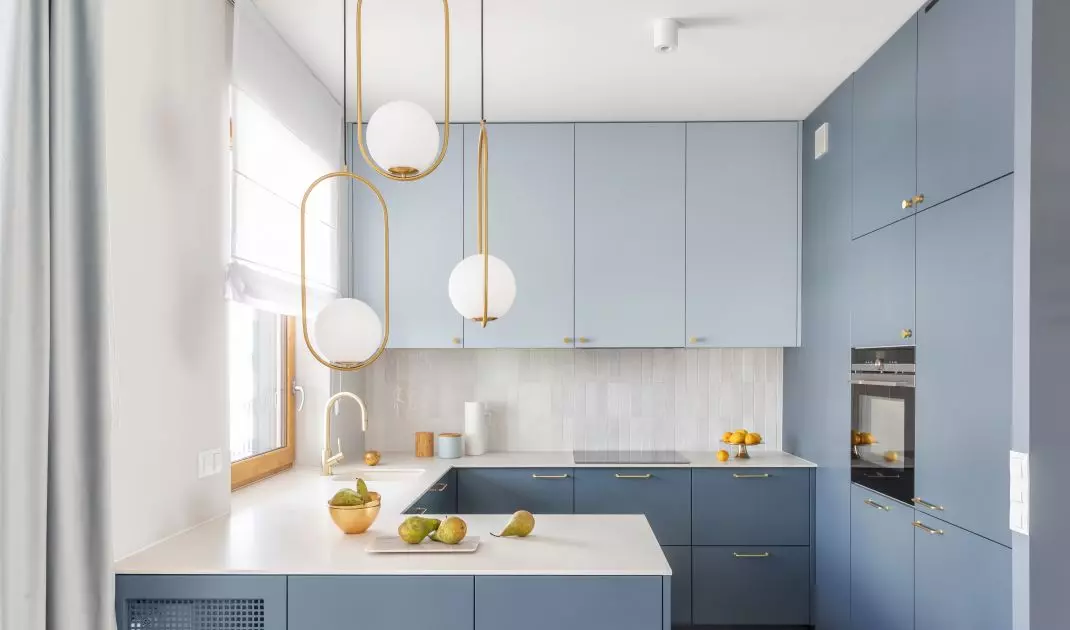 Blue kitchen with gold accessories 
