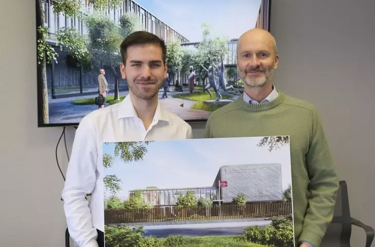 Prezentacja projektu w ambasadzie, od lewej: Piotr Blicharz i ambasador Anders H. Eide
