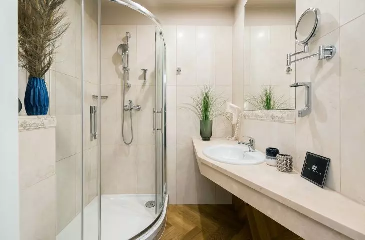 The bathroom also used panels