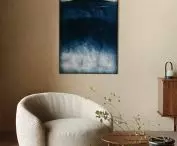 On the beige background of the wall, the designers placed an image reminiscent of rough sea waves - a large-format decorative tile