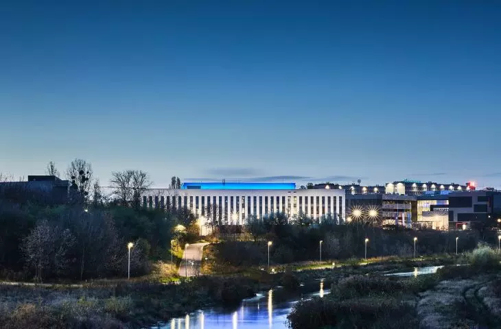 Oświetlenie elewacji budynku Wydziału Architektury Politechniki Poznańskiej