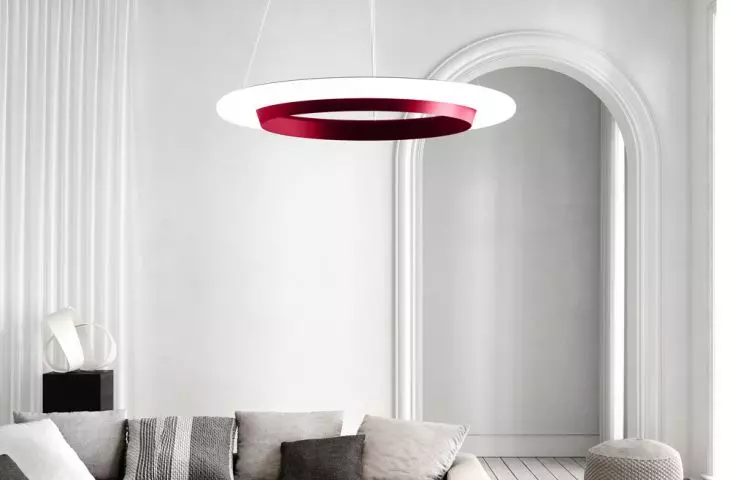 Lampa Sizzano  w kolorze roku 2023 – Viva Magenta