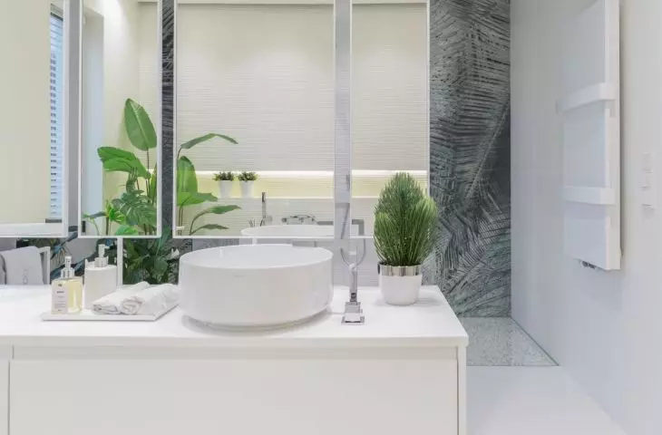 Large-format graphics were used in the bathroom