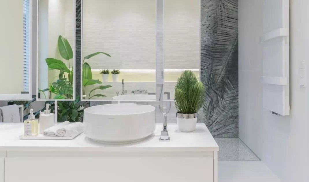 Large-format graphics were used in the bathroom