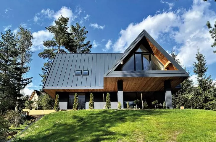 A house in Koscielisko built using the heavy German system; the load bearing strength of this system is compared to traditional construction methods