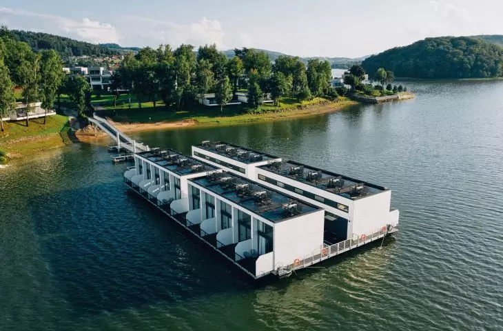 the use of modular technologies is a good idea for investments - it allows to shorten the time of construction of the object, such as the motels manufactured by QMODULAR, which are part of the Lemon Resort Spa in Gródek nad Dunajcem