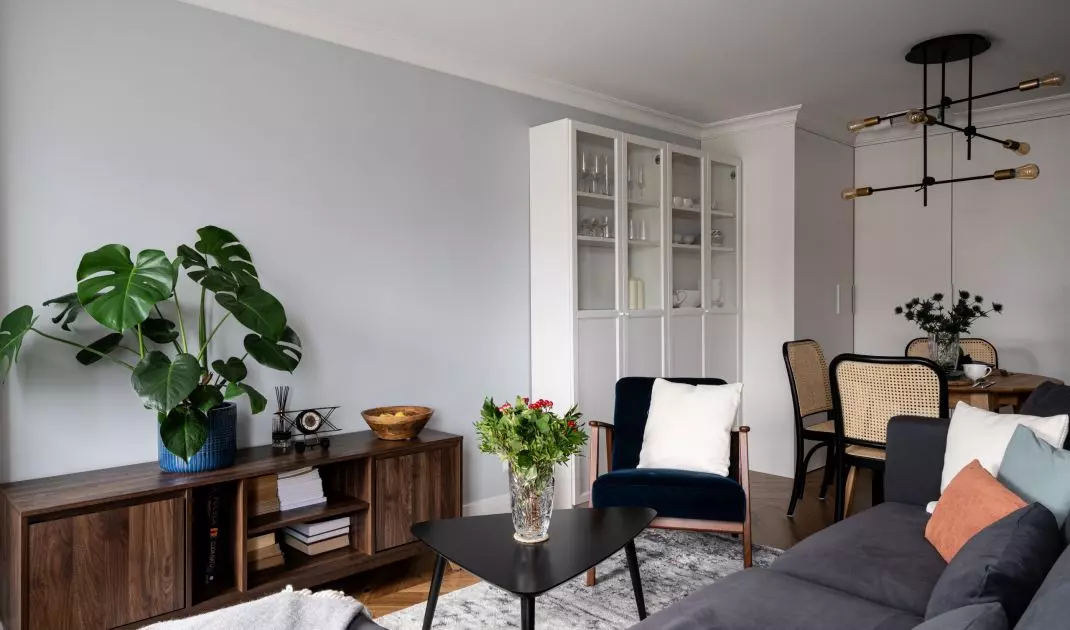 The interior was decorated in a retro style