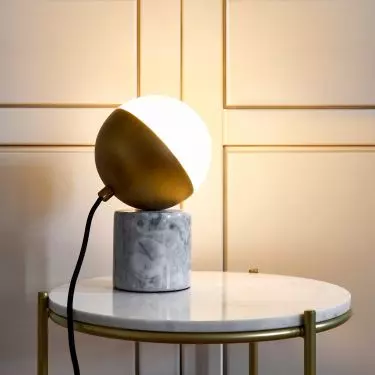 Choosing a standing lamp near the bed is challenging 
