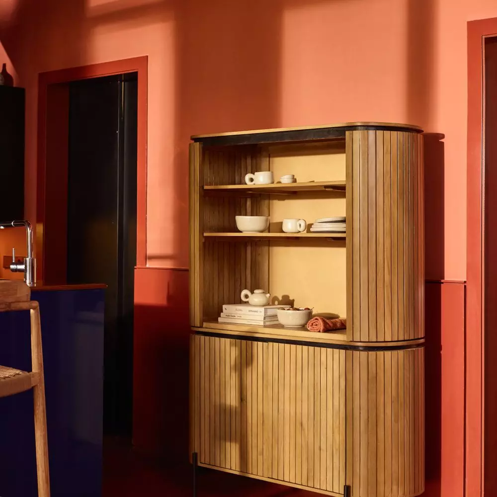 Licia tall sideboard and dishes from the Tersilia collection