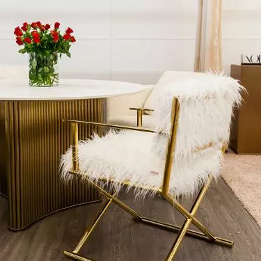 Director's chair in glamour style that is Faroe