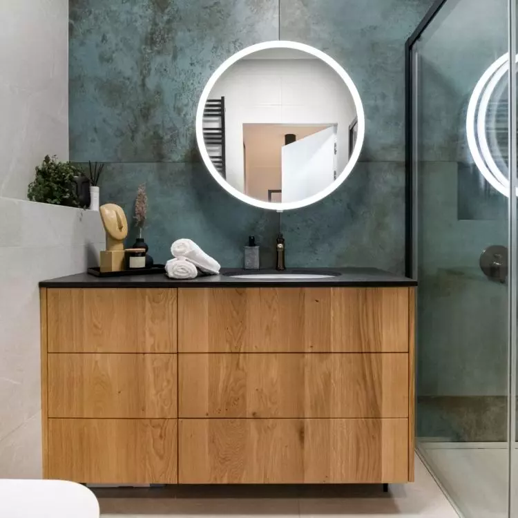 Green tiles enliven the interior