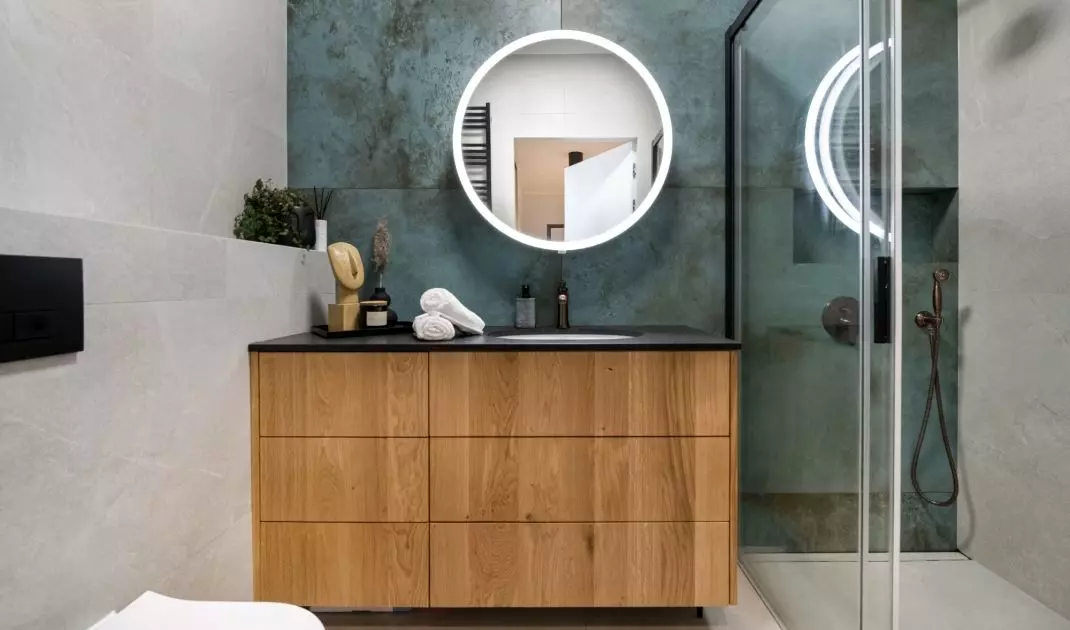 Green tiles enliven the interior
