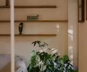 wnętrze utrzymane jest w jasnych, ciepłych kolorach