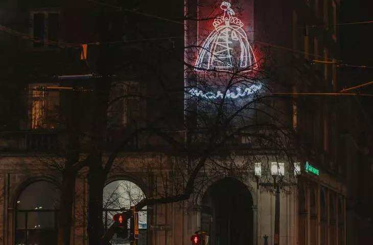 Neon sign 
