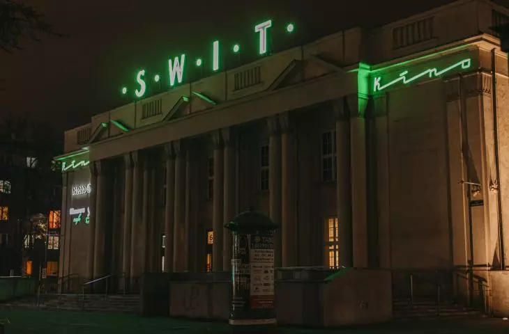 Neony „kino” i „ŚWIT”