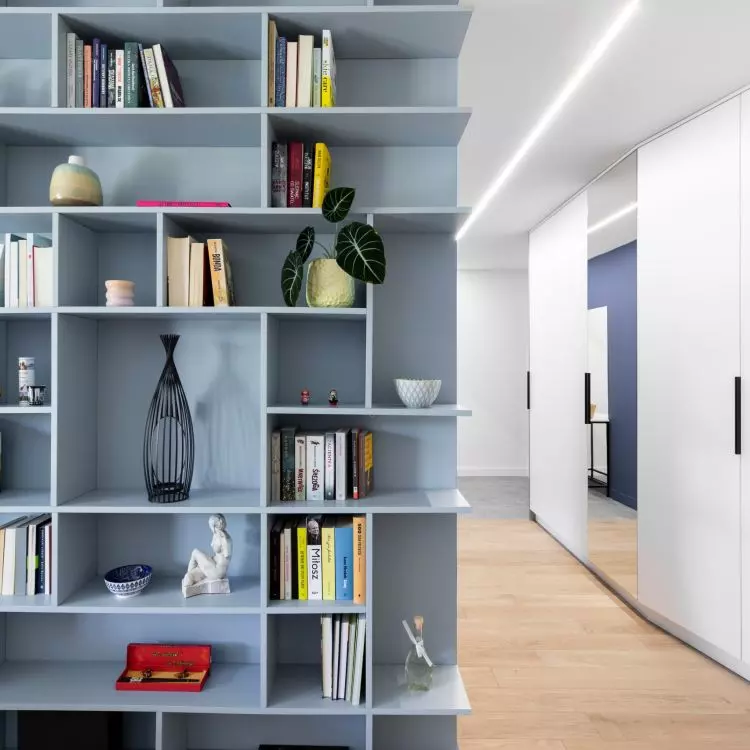 Bookcase in a shade of blue