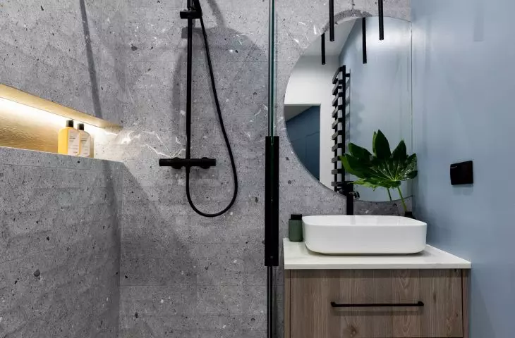 Bathroom combines gray and blue