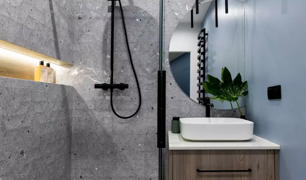 Bathroom combines gray and blue