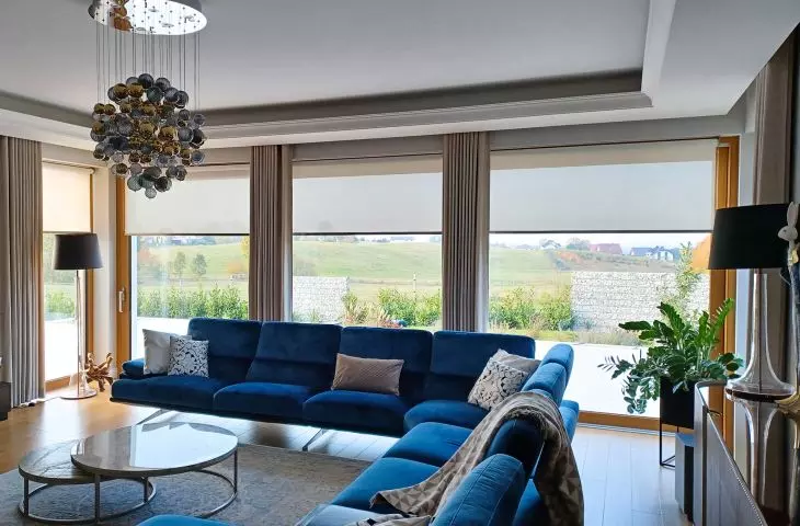 Absolute electric roller shutters in a single-family home