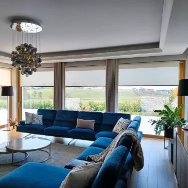Absolute electric roller shutters in a single-family home