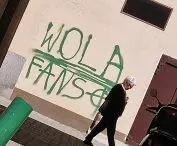 „Wola fans” — ta dzielnica zachowała charakter mimo kompletnych wojennych zniszczeń; o sile Woli świadczy bezlik miejsc pamięci — walczono o nią heroicznie