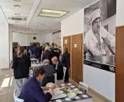  Mokotowski Bar Mleczny — fotosy mleczno-barowe ze starych filmów na ścianach, atmosfera i naprawdę niskie ceny