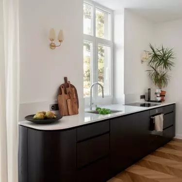 The kitchenette was meant to resemble a pre-war dresser in a modern way