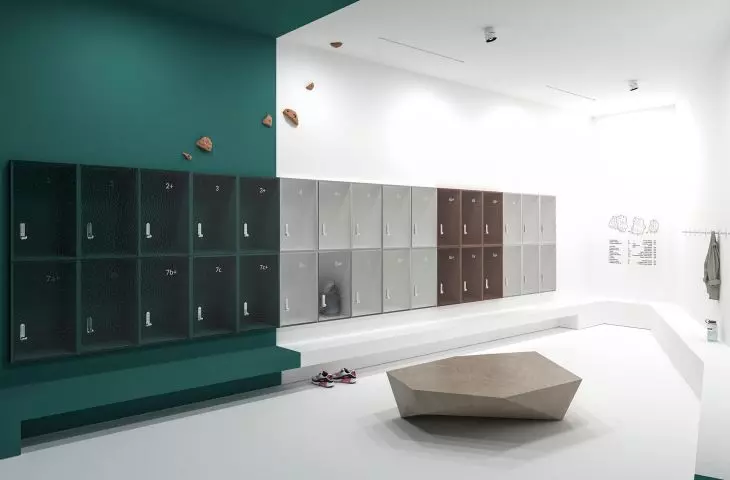 Women's checkroom