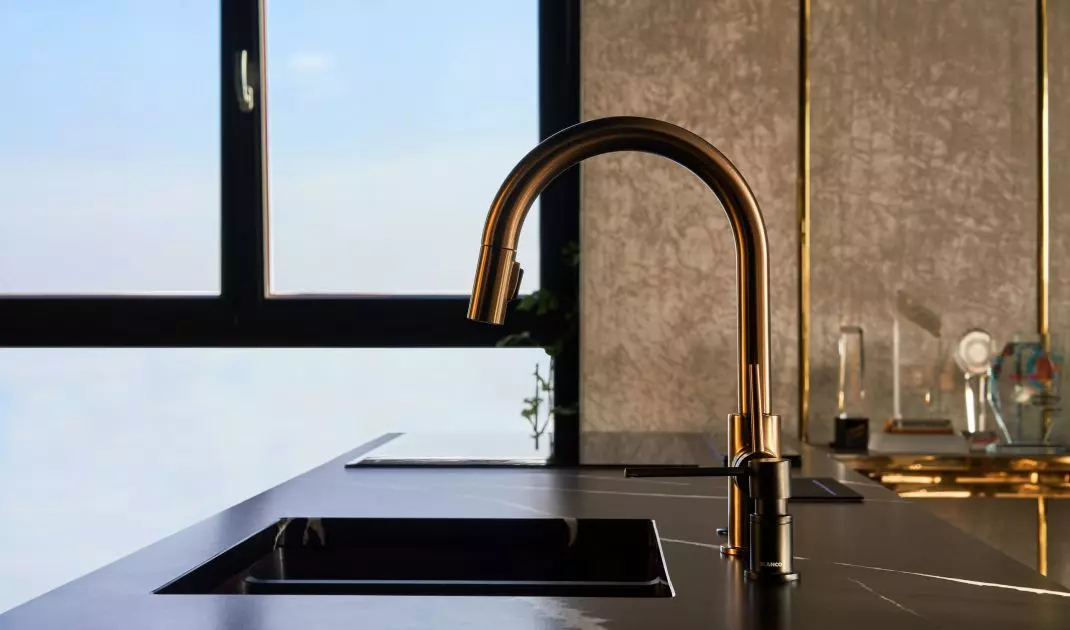 Gold kitchen faucets are an interior decoration
