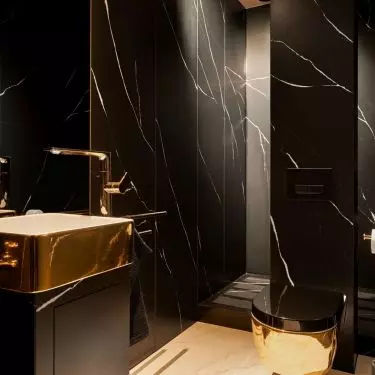 The singer's bathroom was fitted with gold fittings