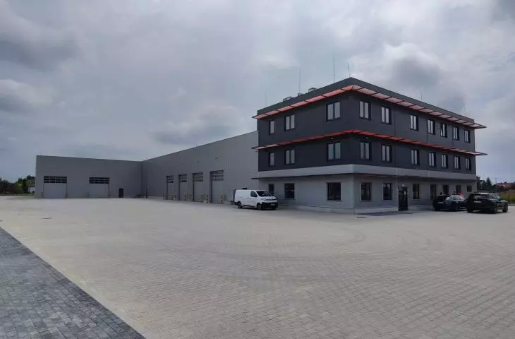 Budynek biurowy DHollandia z halą magazynową w Krakowie przy ul. Igołomskiej