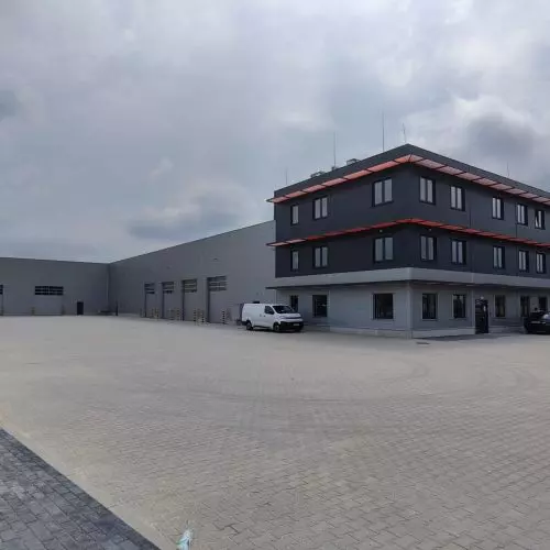 Budynek biurowy DHollandia z halą magazynową w Krakowie przy ul. Igołomskiej