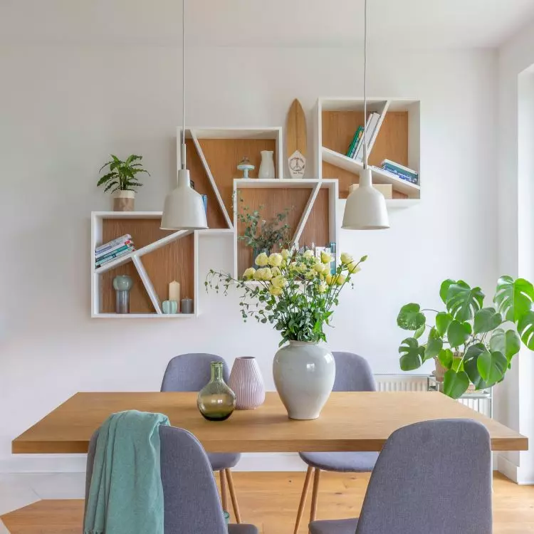 In the dining area you will find references to investors' passions
