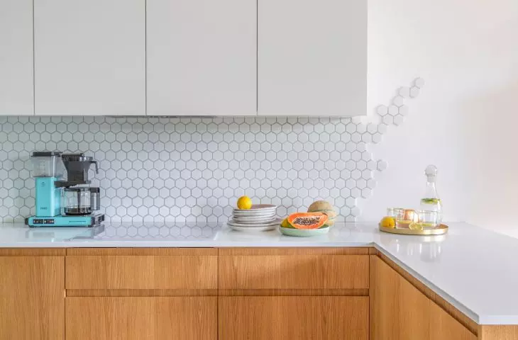 In the kitchen you will also find hexagonal tiles