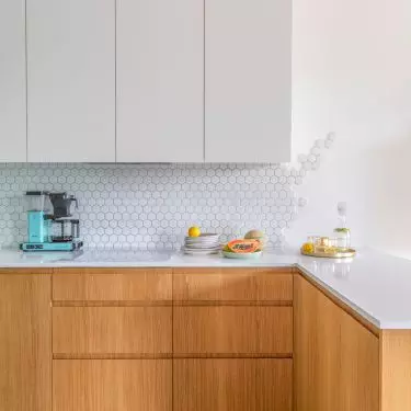 In the kitchen you will also find hexagonal tiles