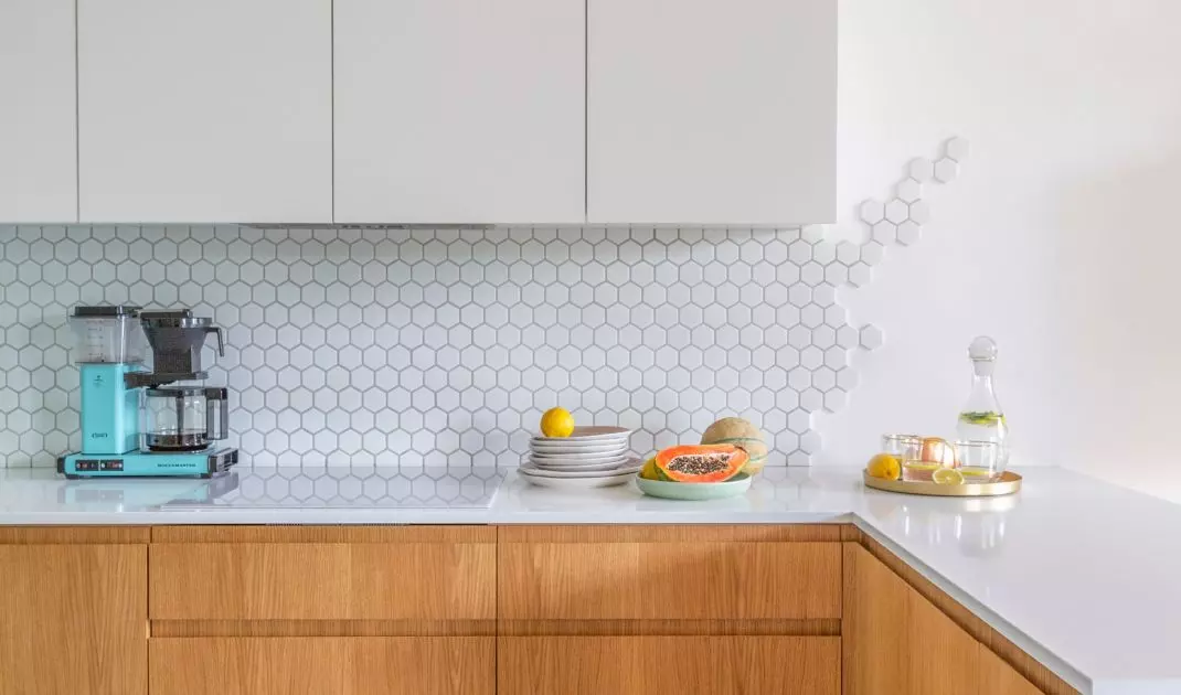 In the kitchen you will also find hexagonal tiles