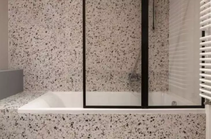 A bathtub with a shower screen was installed in the boys' bathroom