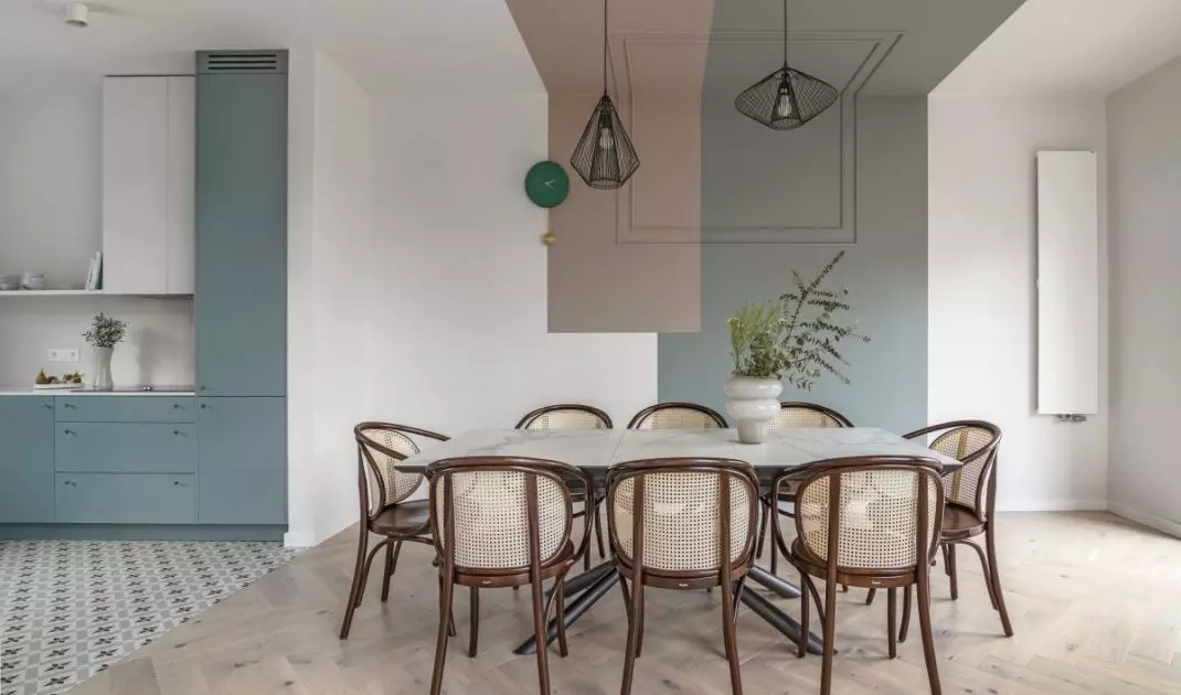 In the dining room you will find colonial style chairs
