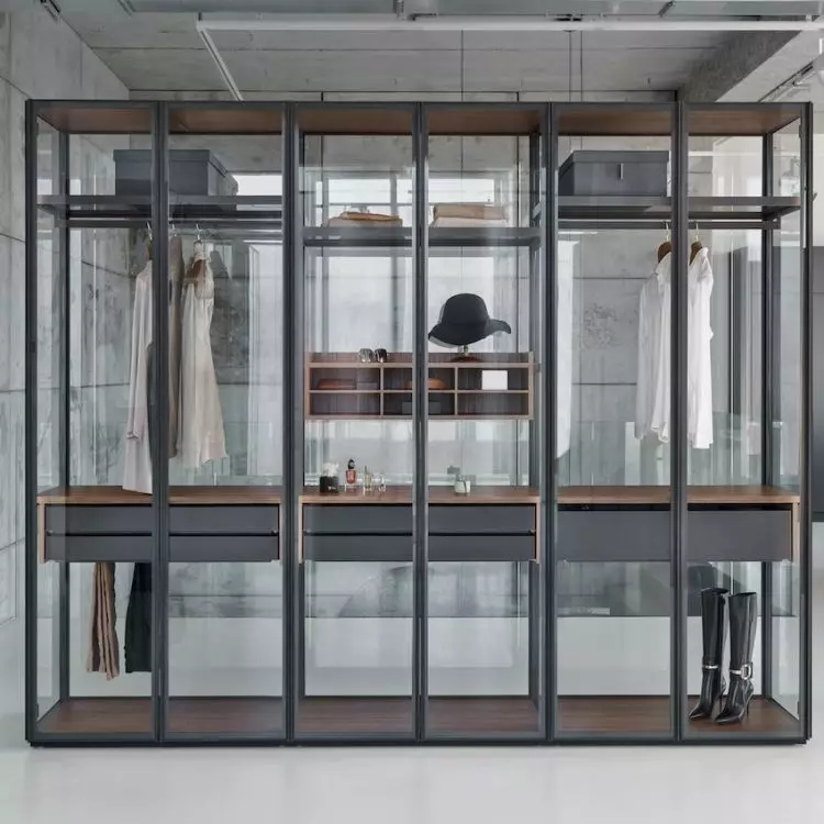 Glazed dressing room