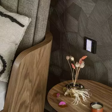 The bed is inspired by 1930s design.