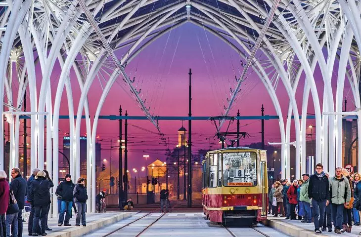 stajnia jednorożców stała się współczesnym symbolem Łodzi, nie jest to zwykły przystanek tramwajowy... 