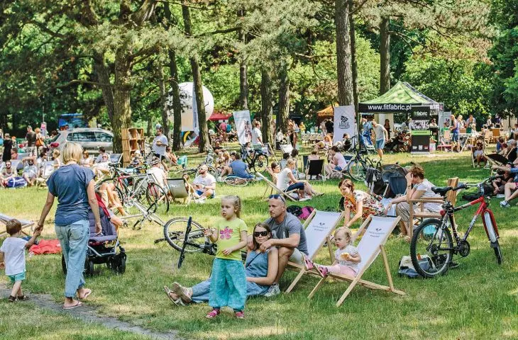 there are plenty of public green and recreational areas throughout the metropolis