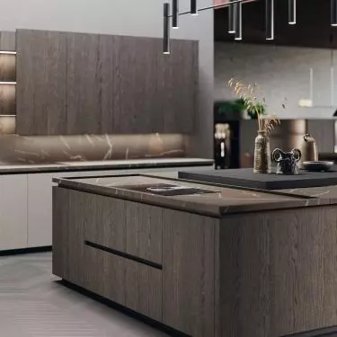 Kuchnia wykończona spiekiem kwarcowym Laminam  z kolekcji IN-SIDE Pietra Piasentina Taupe