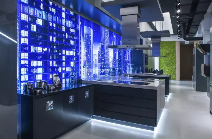 Illuminated stretch wall with printing