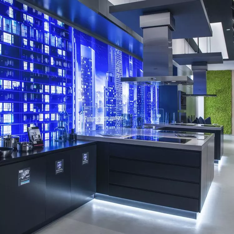 Illuminated stretch wall with printing