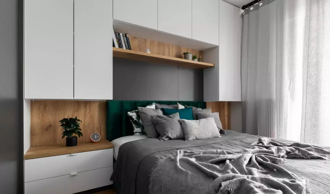 Bedroom with closet 