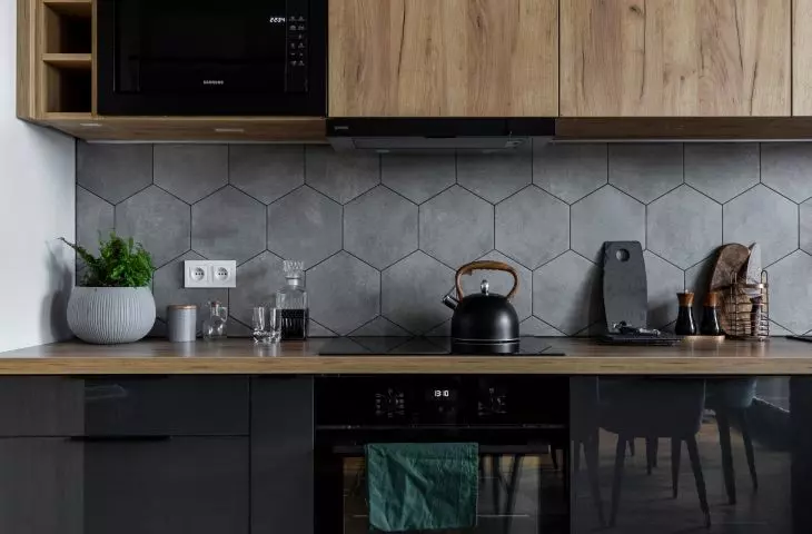 In the kitchen you will find hexagonal tiles