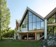 The house in Lekarty consists of three blocks