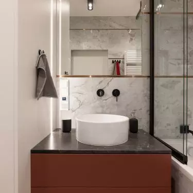 Natural stone in the bathroom
