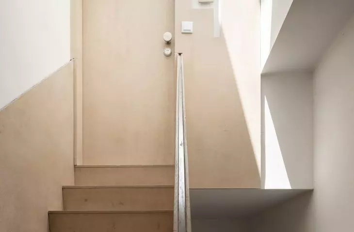 Architektki zaprojektowały także schody prowadzące na poddasze